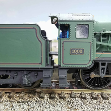 Load image into Gallery viewer, Hornby Railroad Locomotive & Tender - GWR County Class - County of Berks - No. 1002 - OO Gauge - DCC Ready