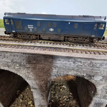 Load image into Gallery viewer, Heljan Class 25 in Weathered BR Blue Livery - Numbered 25034 - Analogue - OO Gauge