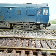 Load image into Gallery viewer, Heljan Class 25 in Weathered BR Blue Livery - Numbered 25034 - Analogue - OO Gauge