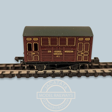 Load image into Gallery viewer, Grahan Farish - 2711 - Horse Box Van - Sir George Widgeon - N Gauge