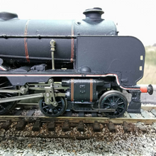 Load image into Gallery viewer, Hornby Schools Class 8P Locomotive - Cheltenham - in BR Black - No. 30925 - OO Gauge - Analogue