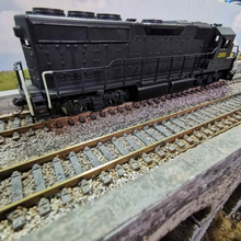 Load image into Gallery viewer, Atlas GP40 Diesel Locomotive No. 3101 - HO Gauge - Analogue