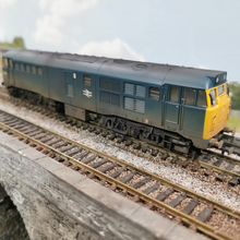 Load image into Gallery viewer, Hornby 00 Gauge Class 31 A1A-A1A Locomotive in BR Blue Livery - Analogue