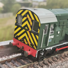 Load image into Gallery viewer, Hornby Class 08 BR 0-6-0 Diesel Electric Shunter - Weathered BR Green - No. 3256 - OO Gauge - DCC Fitted