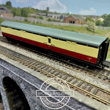 Load image into Gallery viewer, Bachmann - 34-651B - Thompson - BG Coach - Full Brake - BR Crimson & Cream - E162E - OO Gauge