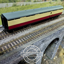 Load image into Gallery viewer, Bachmann - 34-651B - Thompson - BG Coach - Full Brake - BR Crimson & Cream - E162E - OO Gauge