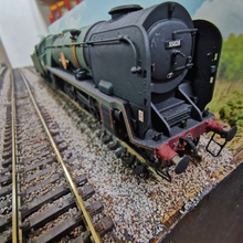 Load image into Gallery viewer, Hornby Class 8P 4-6-2 Merchant Navy Locomotive 'Clan Line' Numbered 35028 - DCC Fitted