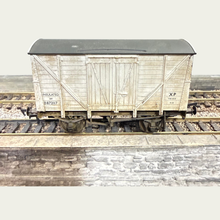 Load image into Gallery viewer, Bachmann Branchline - 38-191B - 10T Insulated Van - BR White Livery - OO Gauge