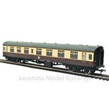 Load image into Gallery viewer, Bachmann - 39-129 - BR Mk1 - CK Composite Corridor Coach - W15770 - BR WR Chocolate & Cream Livery - OO Gauge