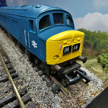 Load image into Gallery viewer, Mainline Class 45 (Peak) Locomotive - The Manchester Regiment - BR Blue - No. 45039 - 00 Gauge - Analogue