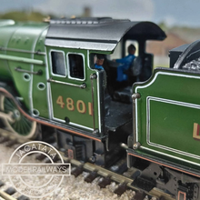 Load image into Gallery viewer, Bachmann - 31-555 - Class V2 - 2-6-2 - Gresley - Steam Locomotive - LNER Lined Apple Green Livery - No.4801 - OO Gauge - Analogue