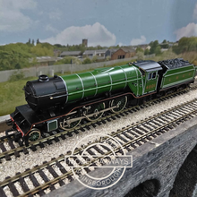 Load image into Gallery viewer, Bachmann - 31-555 - Class V2 - 2-6-2 - Gresley - Steam Locomotive - LNER Lined Apple Green Livery - No.4801 - OO Gauge - Analogue