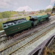 Load image into Gallery viewer, OO Gauge Hornby 4-6-0 Hall Class Great Western Locomotive 'Albert Hall' - Numbered 4983 - Analogue