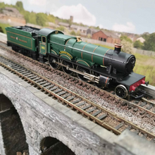 Load image into Gallery viewer, OO Gauge Hornby 4-6-0 Hall Class Great Western Locomotive 'Albert Hall' - Numbered 4983 - Analogue