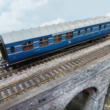 Load image into Gallery viewer, R4218 Hornby LMS Coronation Scot Brake 1st Class Coach - 5052 - LMS Garter Blue - OO Gauge