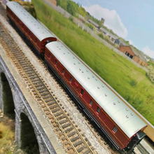Load image into Gallery viewer, Pair Of Mainline - 50' Parcels Vans - BG - LMS Maroon Livery - OO Gauge