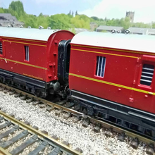 Load image into Gallery viewer, Pair Of Mainline - 50' Parcels Vans - BG - LMS Maroon Livery - OO Gauge