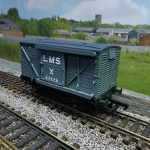 Load image into Gallery viewer, Mainline - LMS Ventilated Van - No. 511476 - OO Gauge