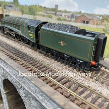 Load image into Gallery viewer, Hornby - R350-A4 - Class A4 - 4-6-2 - Mallard Locomotive - 60022 - BR Green - OO Gauge - Analogue