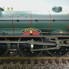 Load image into Gallery viewer, Hornby Class B17/4 Steam Locomotive - 4-6-0 - Arsenal - No. 61648 - Analogue - OO Gauge
