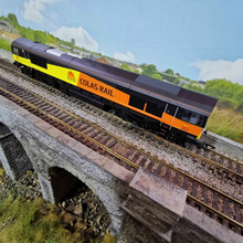 Load image into Gallery viewer, OO Gauge Hornby Class 66 Diesel Electric Locomotive in 'Colas' Livery - No. 66843 - DCC Ready