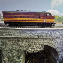Load image into Gallery viewer, Proto 1000 Series - F3A Locomotive & F3B Powered Locomotive - Both No. 671 in Maine Central Livery - HO Gauge - Analogue