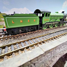 Load image into Gallery viewer, Hornby - B12 - Locomotive - LNER Livery - No 8509 - OO Gauge - Analogue