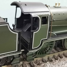 Load image into Gallery viewer, Hornby Railroad SR 4-4-0 Schools Class - 'Dover' - OO Gauge - DCC Ready