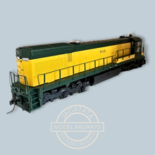 Load image into Gallery viewer, Atlas - Master - GE - U30C - Phase 2 - Diesel Locomotive - Chicago & North Western - Green and Yellow Livery - No. 932 - Sound Fitted - HO Gauge - 1:87 Scale