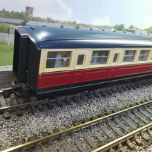 Load image into Gallery viewer, Pair Of OO Gauge Hornby Gresley Coaches - Blood & Custard Livery - Buy one or buy the pair