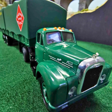 Load image into Gallery viewer, Corgi Classics - Railway Express Agency - Mack B Series Semi - Ref.No. 52801