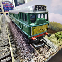 Load image into Gallery viewer, Triang BR Class 31 Dummy Diesel Locomotive - No. D5572 - OO Gauge - Non Motorised (Copy)