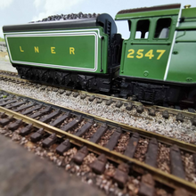 Load image into Gallery viewer, Hornby Class A1 4-6-2 Locomotive - Doncaster - O0 Gauge - Analogue