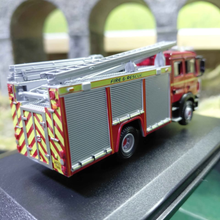 Load image into Gallery viewer, Oxford Diecast - MAN - Avon Fire & Rescue Engine - 1:76 Scale