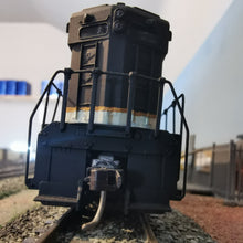 Load image into Gallery viewer, EMD SD-9 Burlington Northern Locomotive #6381 Southern - HO Scale - ATHEARN