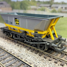 Load image into Gallery viewer, Hornby - MGR Hopper Wagons - Speedlink Livery - HAA - OO Gauge