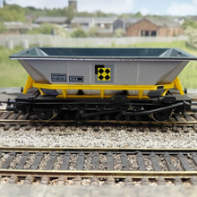 Load image into Gallery viewer, Hornby - MGR Hopper Wagons - Speedlink Livery - HAA - OO Gauge