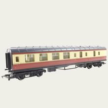 Load image into Gallery viewer, Hornby - R443 - LMS - Period III Brake Third Coach - M26546 BR Crimson and Cream - OO Gauge