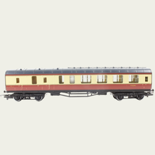 Load image into Gallery viewer, Hornby - R443 - LMS - Period III Brake Third Coach - M26546 BR Crimson and Cream - OO Gauge
