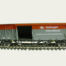 Load image into Gallery viewer, Hornby - R6351 - LWB Continental Ferry Van - BR Railfreight International Livery - 2390 249-7 - OO Gauge