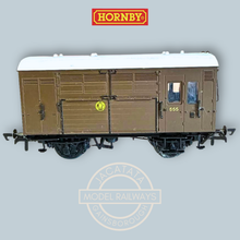Load image into Gallery viewer, Hornby - R6883 - GWR Horse Box - GWR Brown - No.555 - OO Gauge - (Split from original pack of 3)