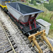 Load image into Gallery viewer, Rake of 6 - Hornby - HAA Hopper Wagons - OO Gauge