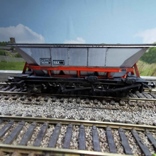 Load image into Gallery viewer, Rake of 6 - Hornby - HAA Hopper Wagons - OO Gauge