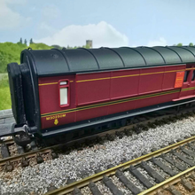 Load image into Gallery viewer, Hornby - Royal Mail Coach - Maroon Livery - OO Gauge