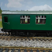 Load image into Gallery viewer, Bachmann - BR Mk1 Brake/Corridor Composite BCK - Southern Region Green - S 21272 - OO Gauge