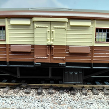 Load image into Gallery viewer, Hornby - R 4451 - Pullman SR Luggage Van - Numbered S 2464 S - OO Gauge