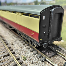 Load image into Gallery viewer, Bachmann - Thompson BG Coach - Full Brake - BR Crimson & Cream - OO Gauge