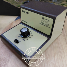 Load image into Gallery viewer, Gaugemaster - Model 100M - Multi Gauge - Single Track Electronic Loco Controller
