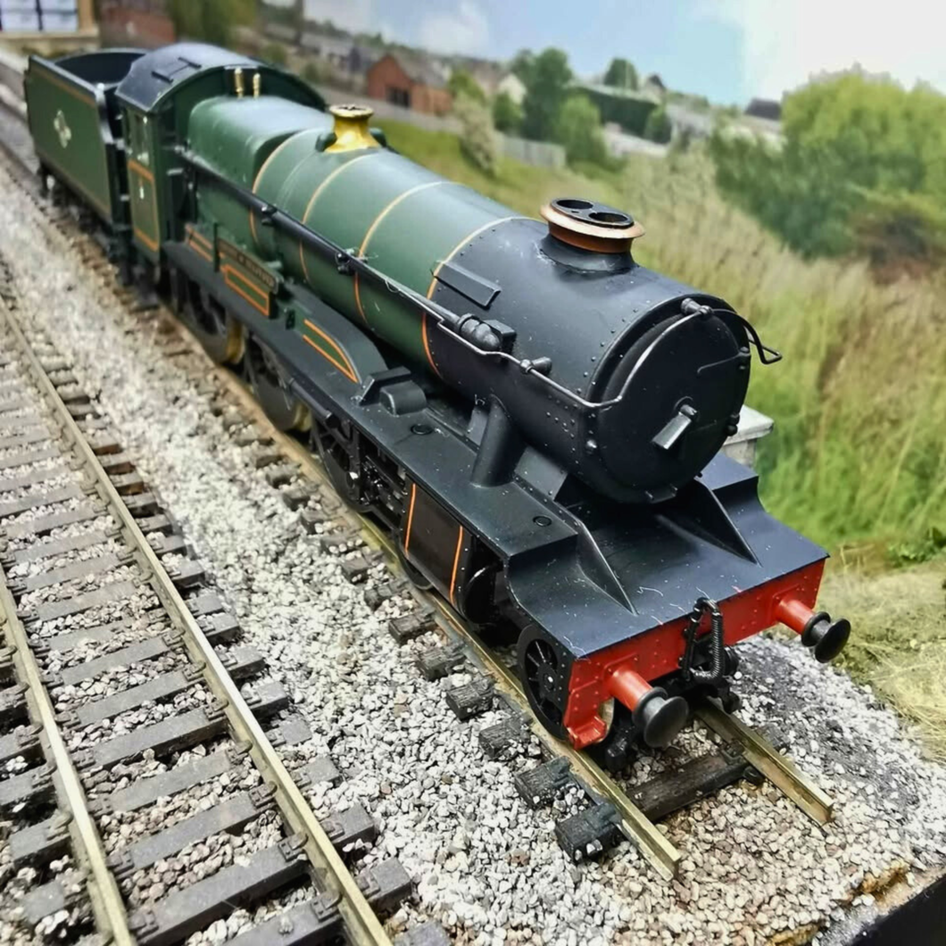 Hornby 4-6-0 Locomotive - County Class - BR Green - No. 1027 - 00 Gauge - Analogue