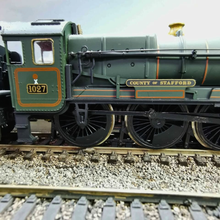 Load image into Gallery viewer, Hornby 4-6-0 Locomotive - County Class - BR Green - No. 1027 - 00 Gauge - Analogue

